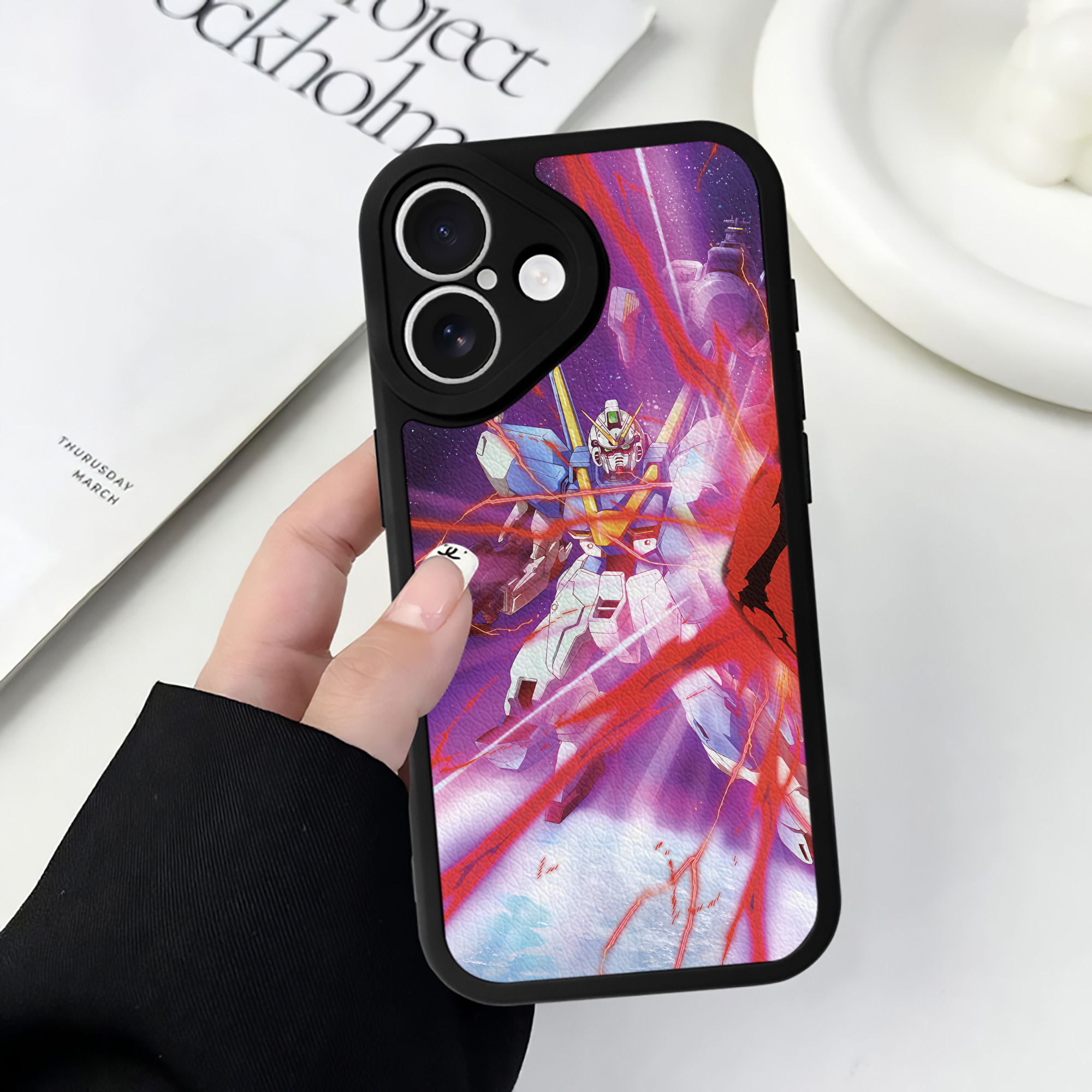 （画像用） 機動戦士ガンダム Mobile Suit Gundam 【iPhone 16シリーズ対応】シリコンスマホケース（レザー調） 材質：シリコン